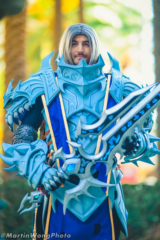 An Anduin cosplayer stands with sword in hand. 